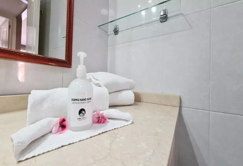 Coral La Quinta Park Suites