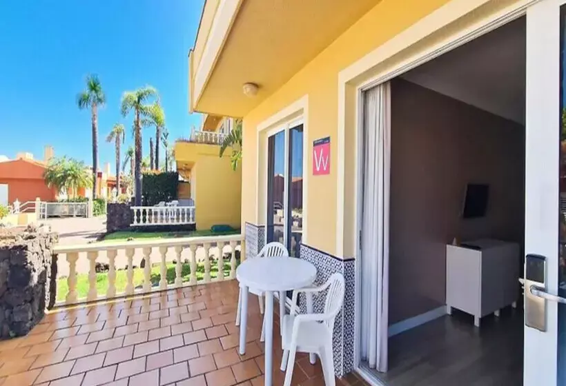 Coral La Quinta Park Suites