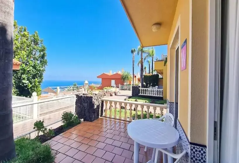 Coral La Quinta Park Suites