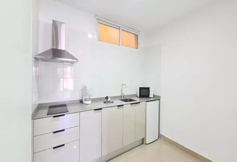 Coral La Quinta Park Suites