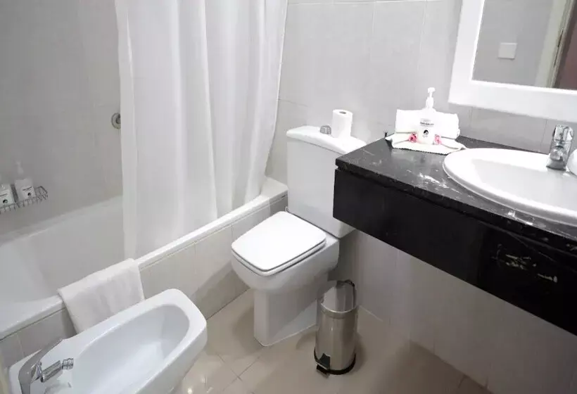 Coral La Quinta Park Suites