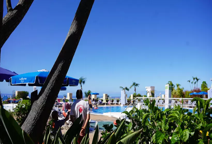 Coral La Quinta Park Suites