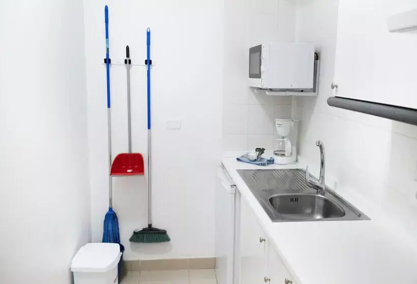 Coral La Quinta Park Suites