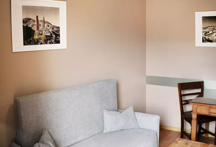 Coral La Quinta Park Suites