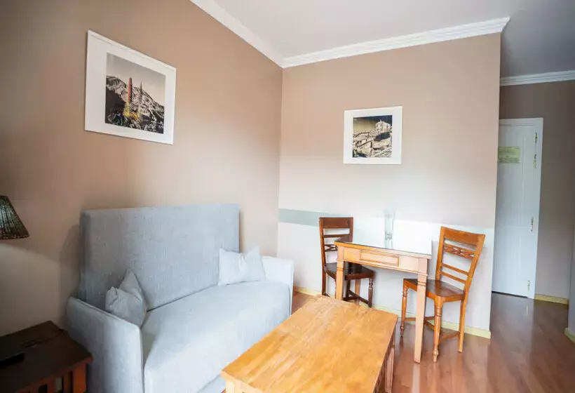 Coral La Quinta Park Suites