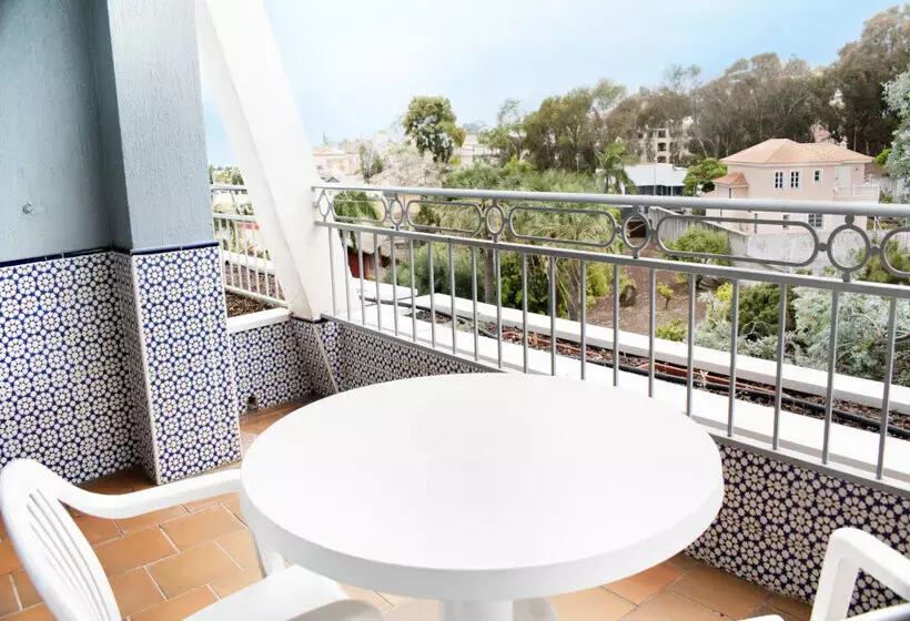 Coral La Quinta Park Suites