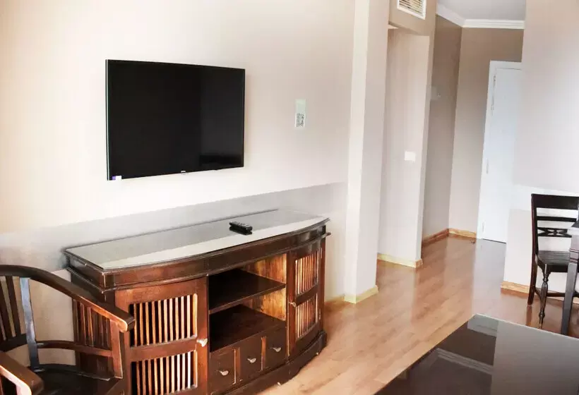 Coral La Quinta Park Suites