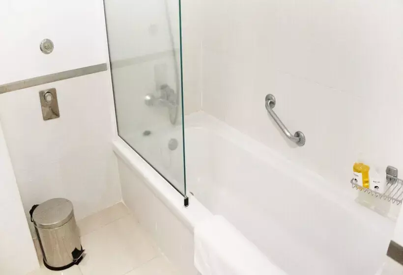 Coral La Quinta Park Suites