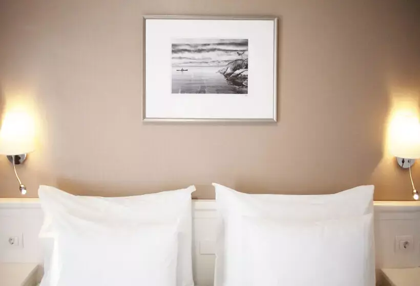 Coral La Quinta Park Suites