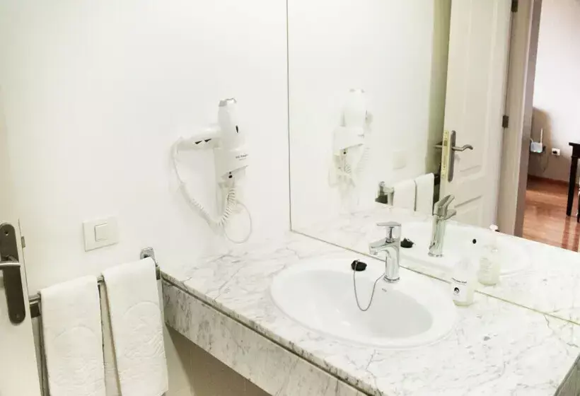 Coral La Quinta Park Suites