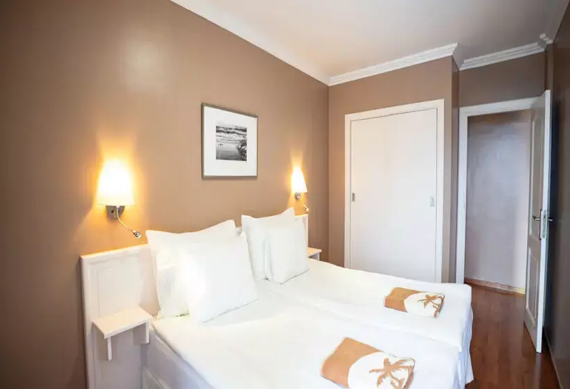 Coral La Quinta Park Suites