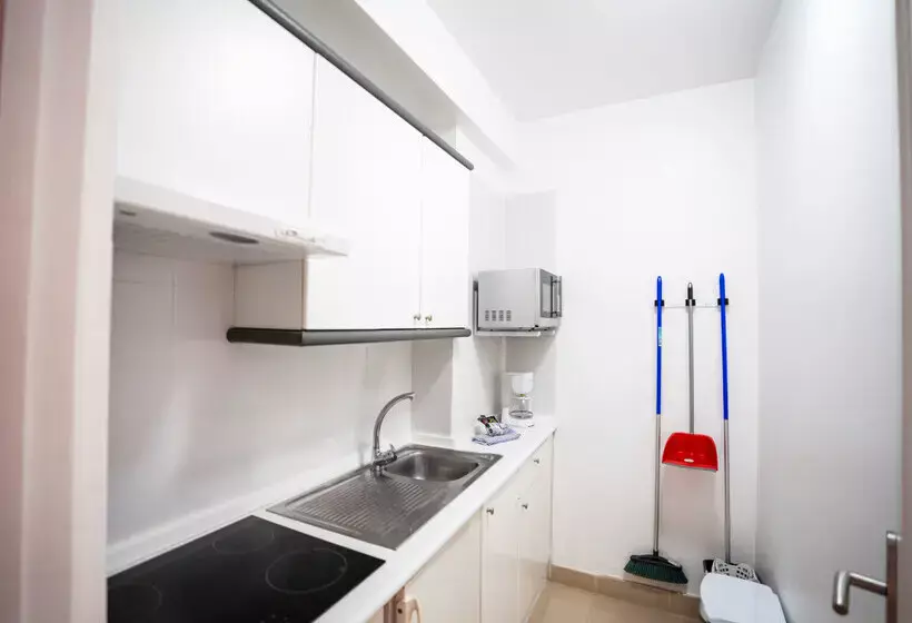 Coral La Quinta Park Suites