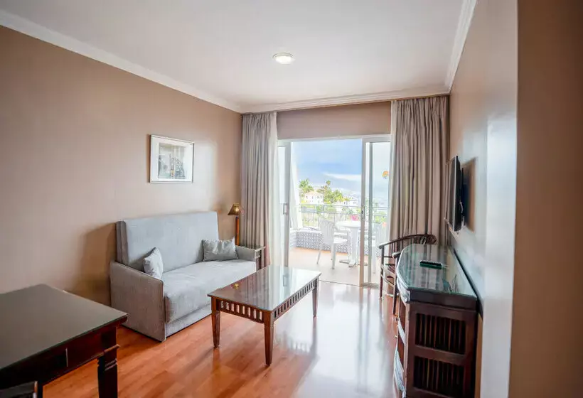 Coral La Quinta Park Suites