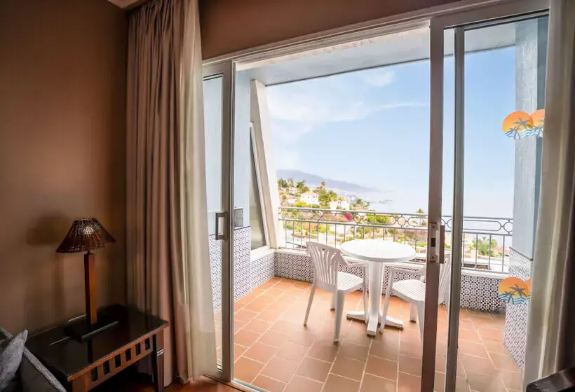 Coral La Quinta Park Suites