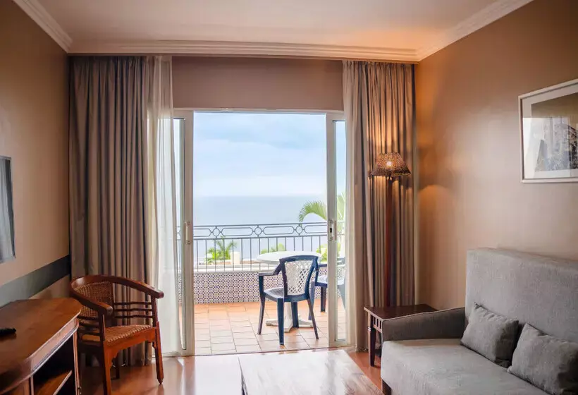 Coral La Quinta Park Suites