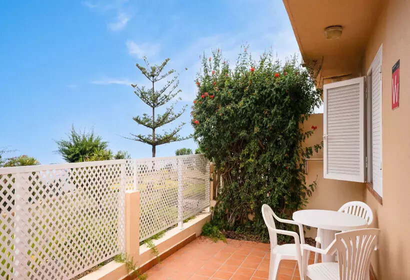 Coral La Quinta Park Suites