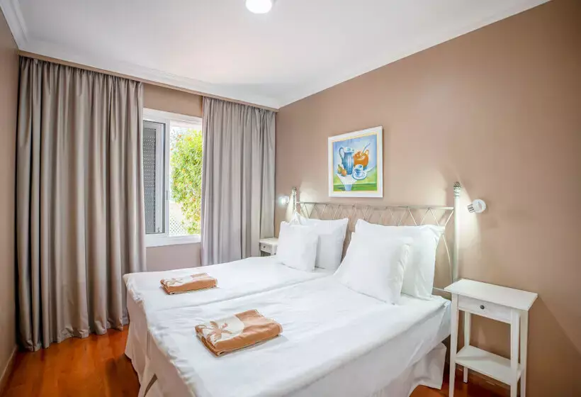 Coral La Quinta Park Suites