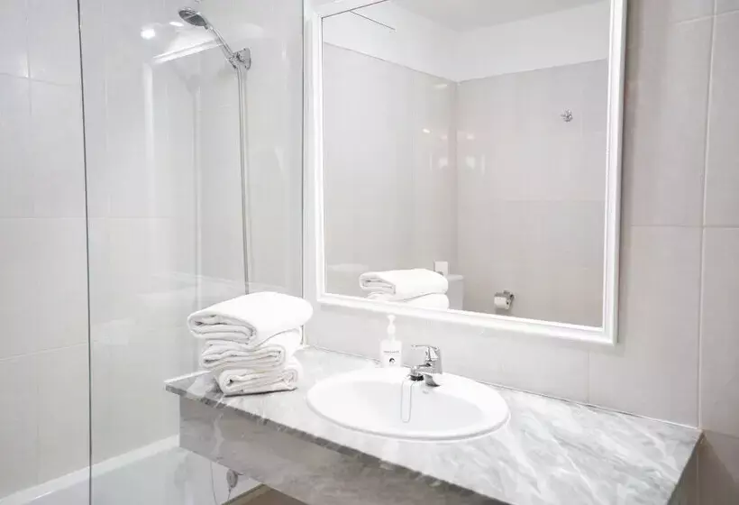 Coral La Quinta Park Suites