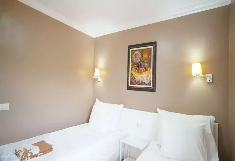 Coral La Quinta Park Suites