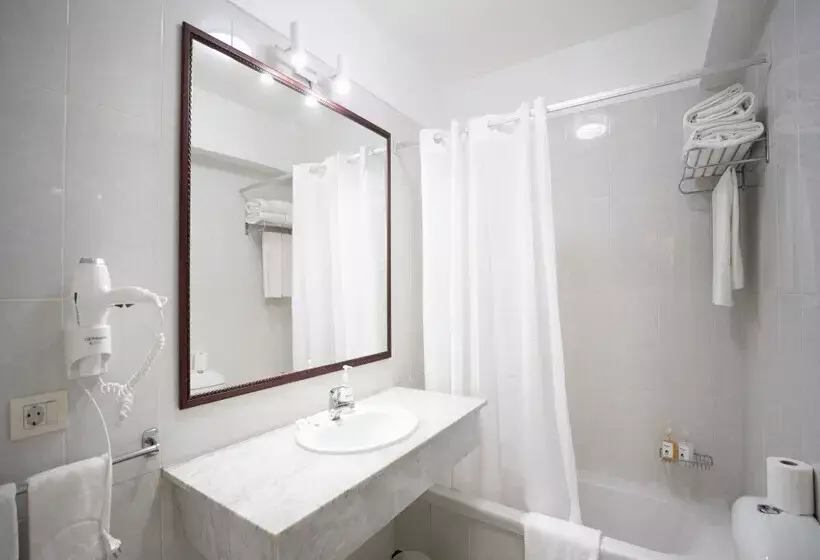 Coral La Quinta Park Suites