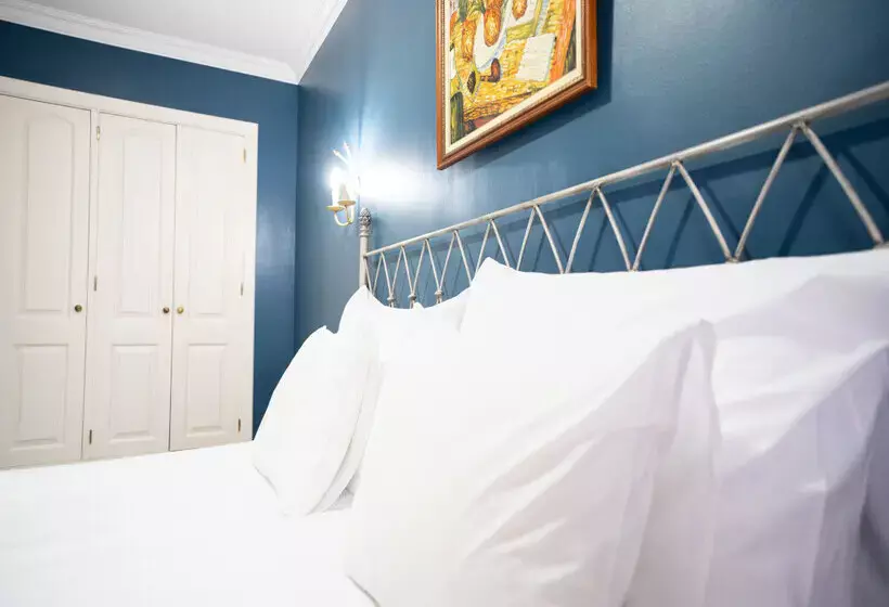 Coral La Quinta Park Suites