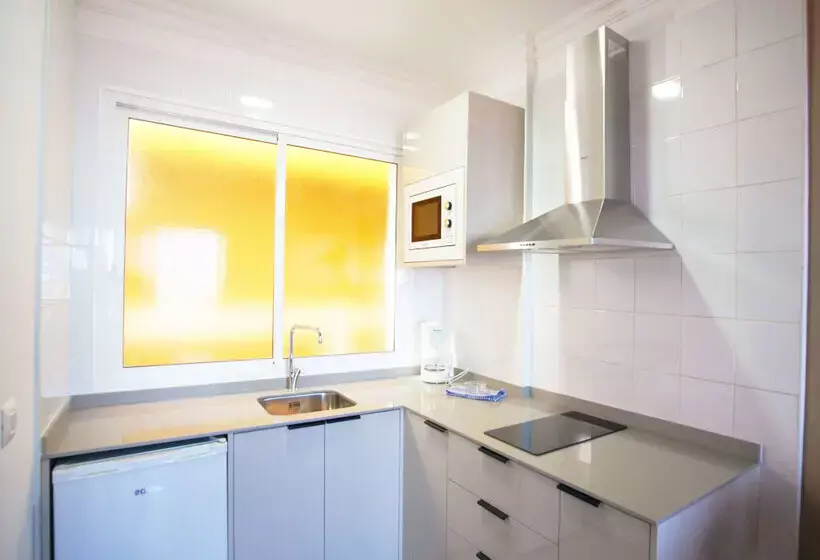 Coral La Quinta Park Suites