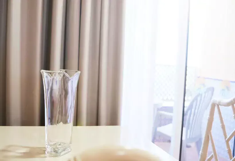 Coral La Quinta Park Suites