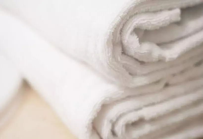 Coral La Quinta Park Suites