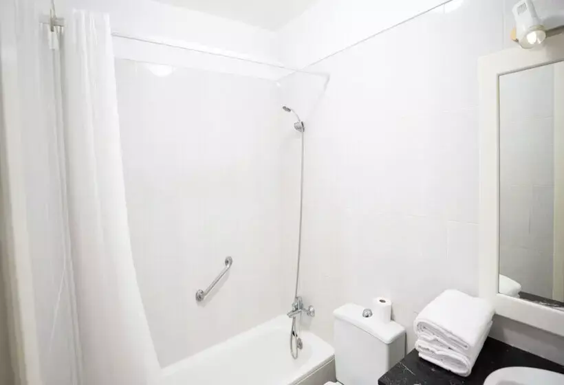 Coral La Quinta Park Suites