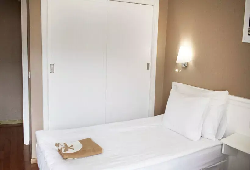 Coral La Quinta Park Suites