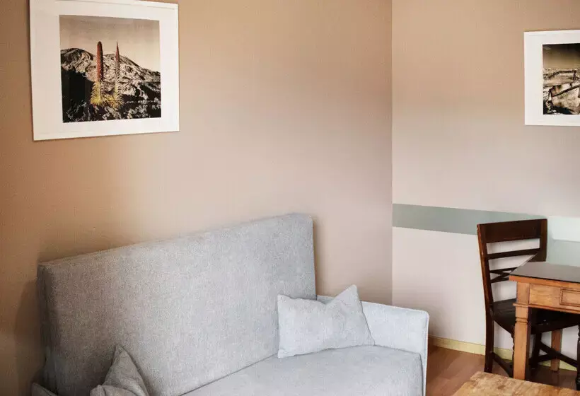 Coral La Quinta Park Suites