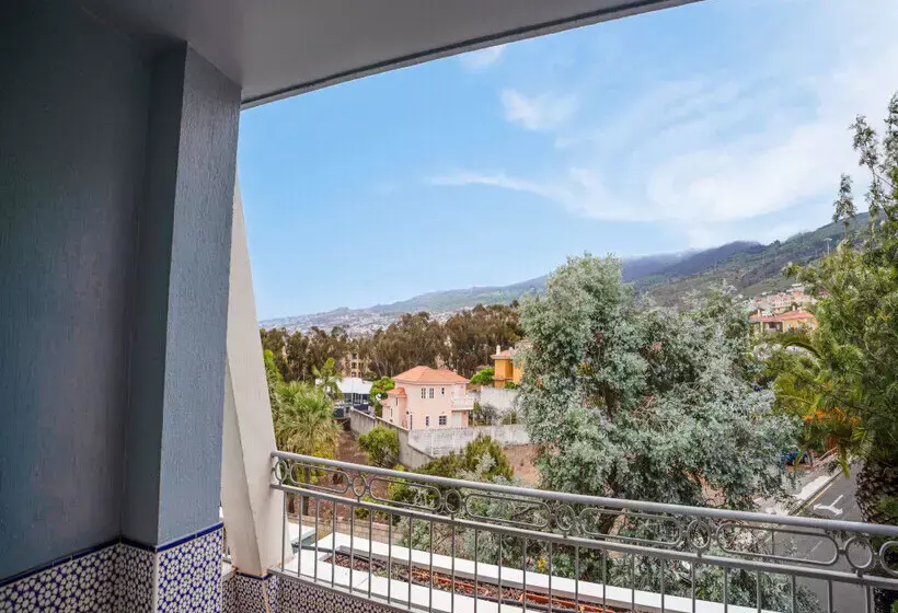 Coral La Quinta Park Suites