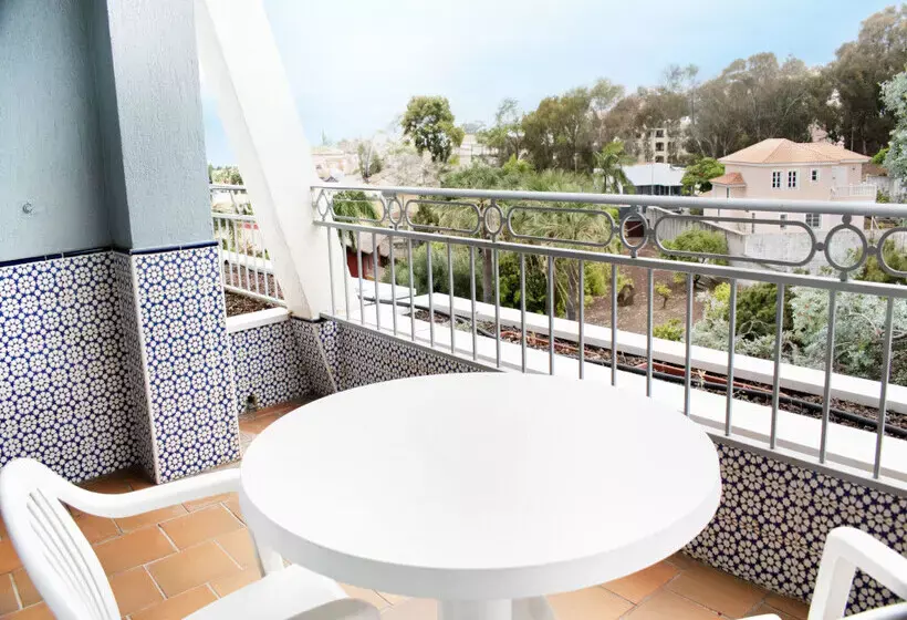 Coral La Quinta Park Suites