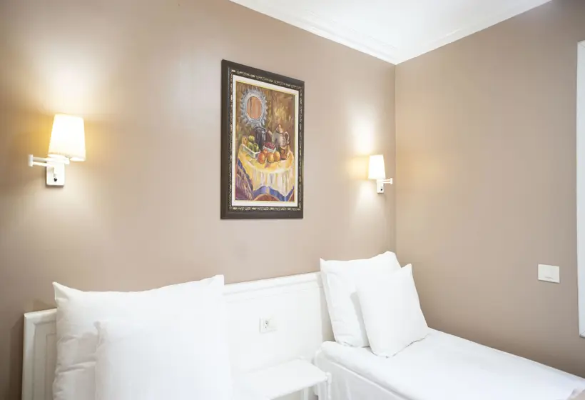 Coral La Quinta Park Suites