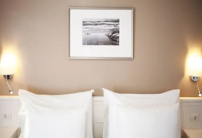 Coral La Quinta Park Suites