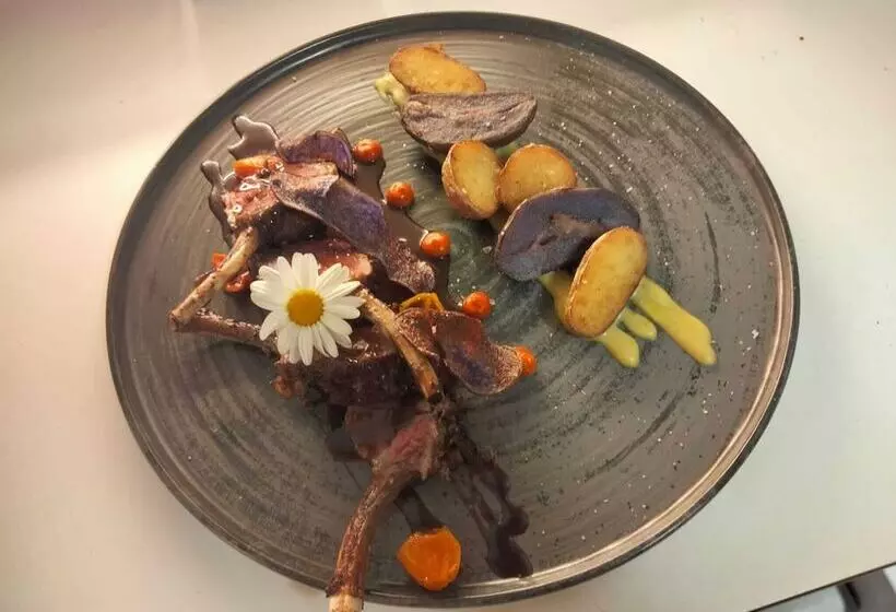 ホテル Gasthaus Alpina Salouf