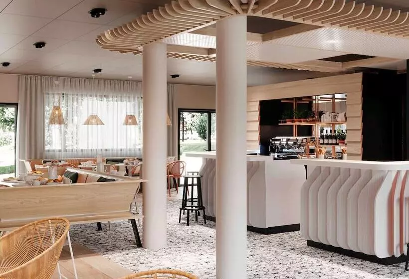 ホテル Ibis Styles Porto Vecchio