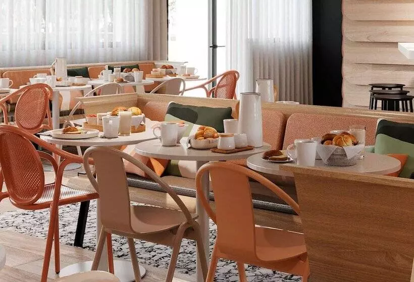 ホテル Ibis Styles Porto Vecchio