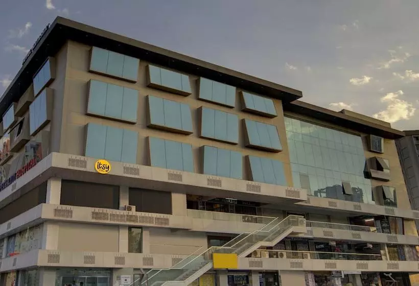 Itsy Hotels Natasha, Vesu, Surat
