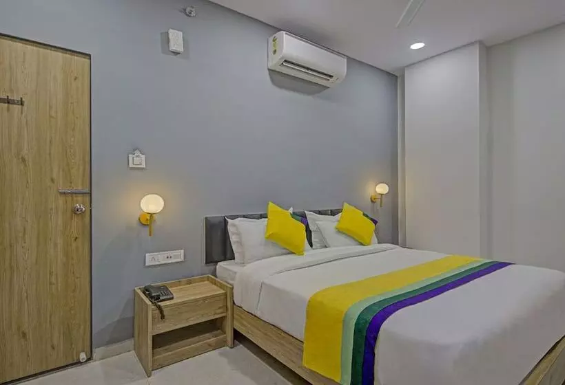 Itsy Hotels Natasha, Vesu, Surat
