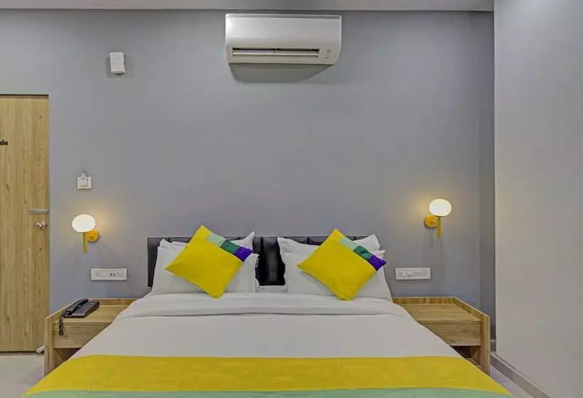 Itsy Hotels Natasha, Vesu, Surat