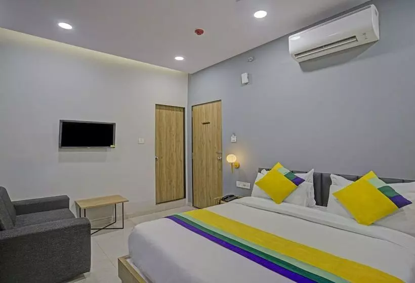 Itsy Hotels Natasha, Vesu, Surat