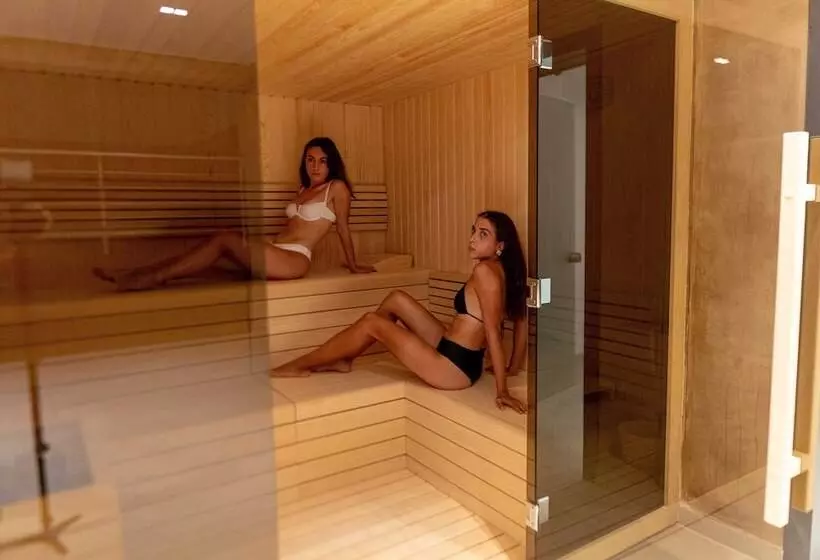 Hotel Mirror