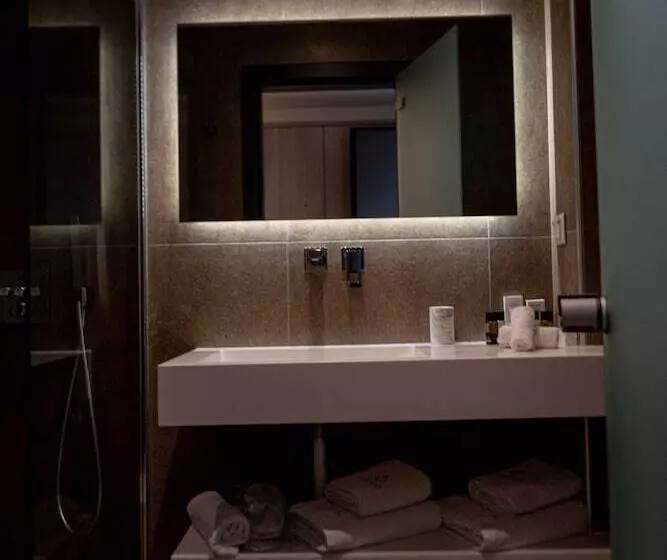 Hotel Mirror