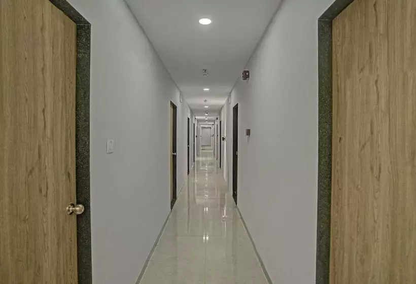 Itsy Hotels Natasha, Vesu, Surat