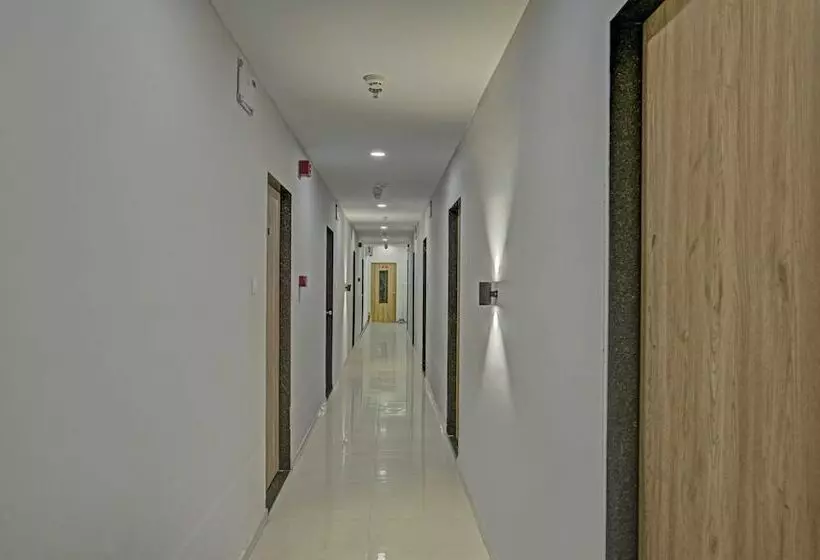 Itsy Hotels Natasha, Vesu, Surat
