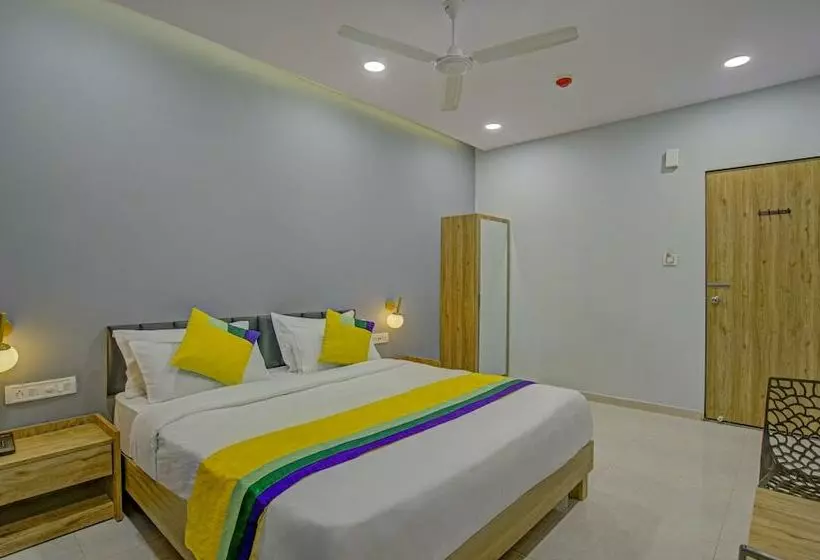 Itsy Hotels Natasha, Vesu, Surat