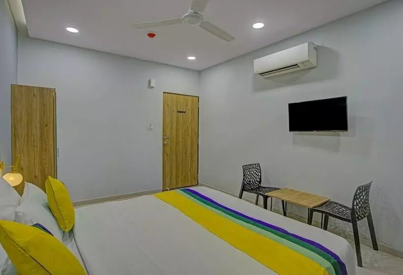 Itsy Hotels Natasha, Vesu, Surat