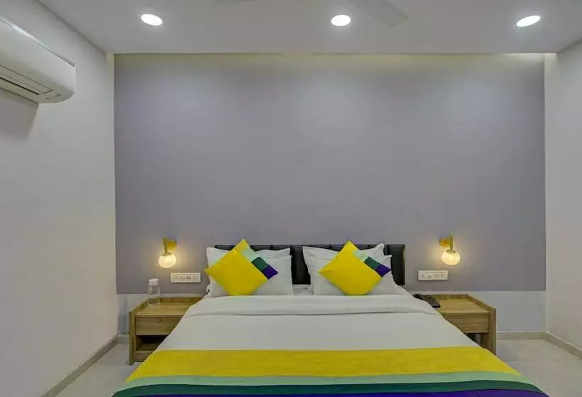 Itsy Hotels Natasha, Vesu, Surat
