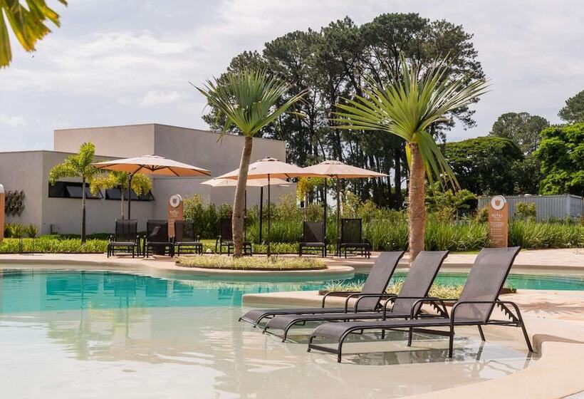 Hotel Royal Tulip Holambra